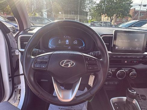 Used 2023 Hyundai Venue SEL FWD image 14