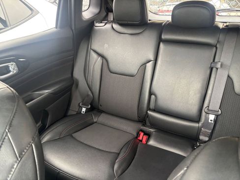 Used 2025 Jeep Compass Trailhawk AWD/4WD image 36