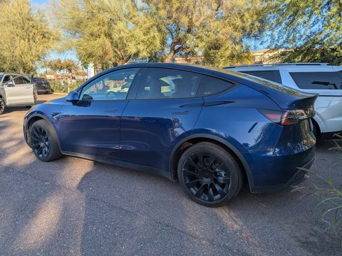 Used 2021 Tesla Model Y Long Range image 4