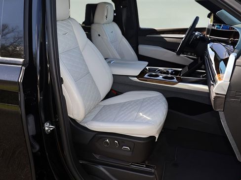 Certified 2025 Cadillac Escalade Sport Platinum image 23