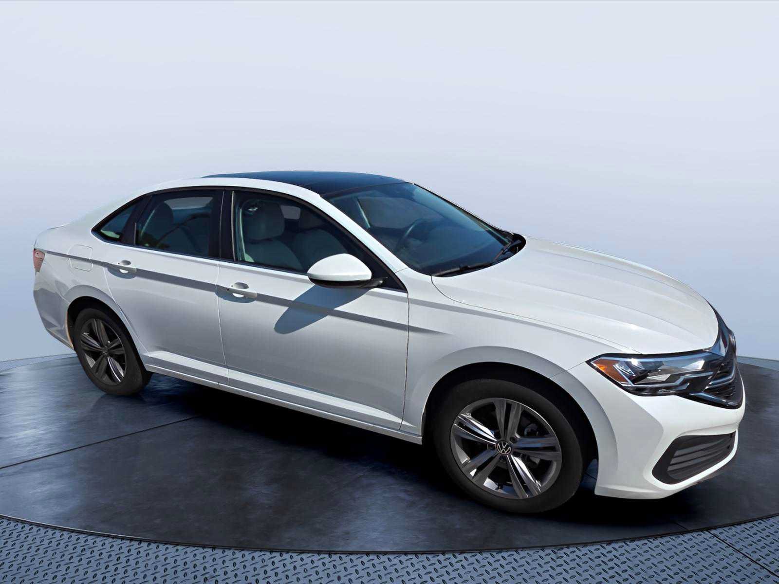 Used 2024 Volkswagen Jetta SE w/ Panoramic Sunroof Package FWD image 1