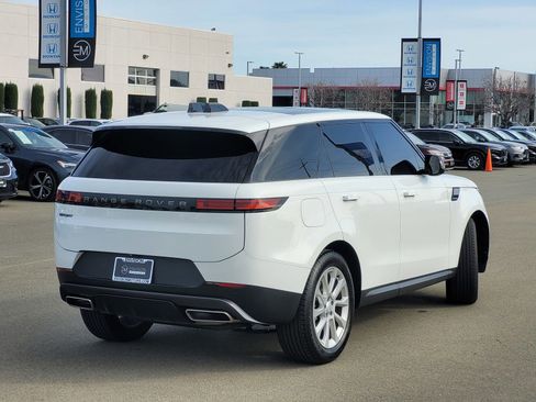 Used 2024 Land Rover Range Rover Sport SE image 5