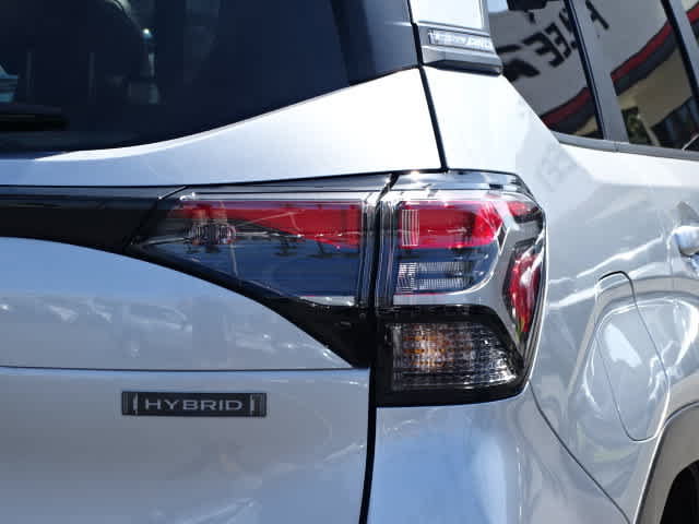 Used 2025 Subaru Forester Limited AWD/4WD image 12