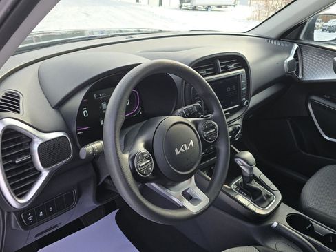 Used 2023 Kia Soul LX w/ Option Group 015 FWD image 17
