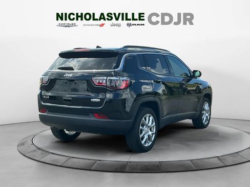 Used 2024 Jeep Compass Latitude AWD/4WD image 5