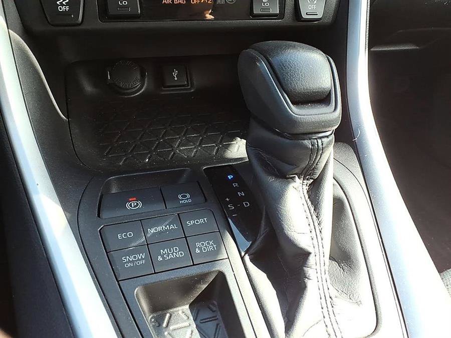 Used 2021 Toyota RAV4 XLE w/ Convenience Package AWD/4WD image 23