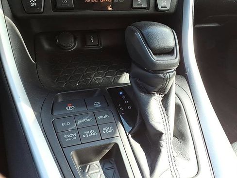 Used 2021 Toyota RAV4 XLE w/ Convenience Package image 23