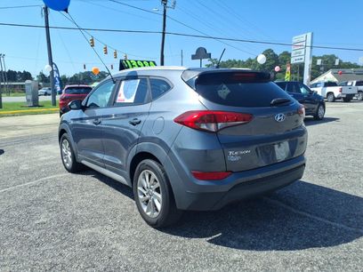 Used 2017 Hyundai Tucson SE w/ SE Popular Package 02
