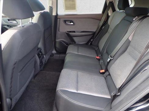 Used 2022 Nissan Rogue SV image 9