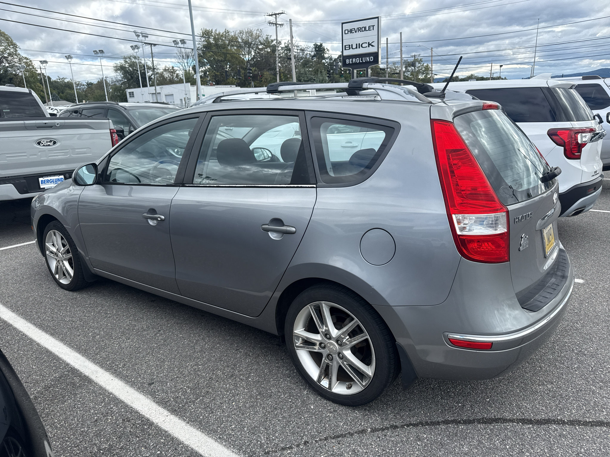 Used 2012 Hyundai Elantra FWD image 3