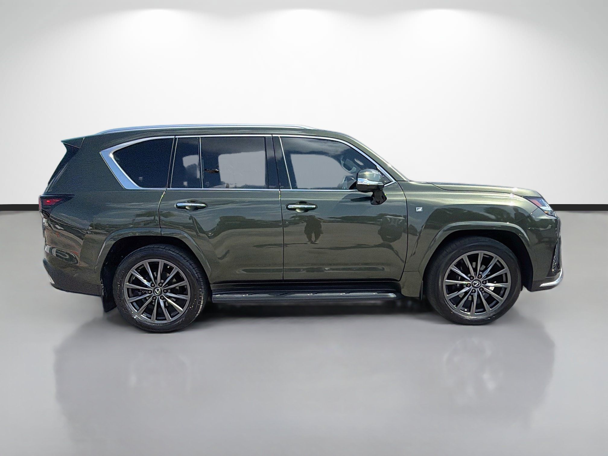 Used 2023 Lexus LX 600 F Sport w/ Accessory Package (Z1) AWD/4WD image 2