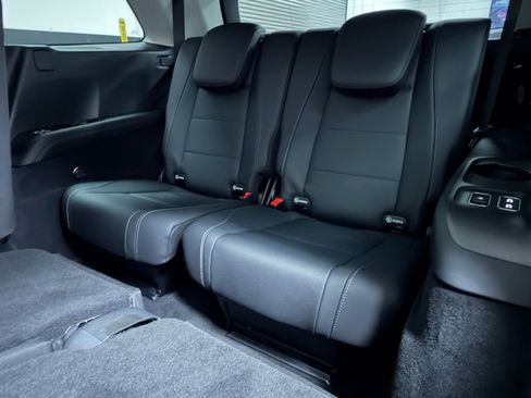 Used 2026 Mercedes-Benz GLS 450 4MATIC image 39