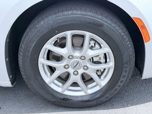 Used 2024 Chrysler Pacifica Touring-L FWD image 33
