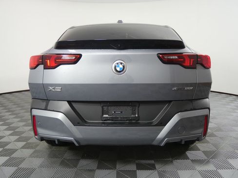 Certified 2025 BMW X2 xDrive28i w/ Technology Package image 4