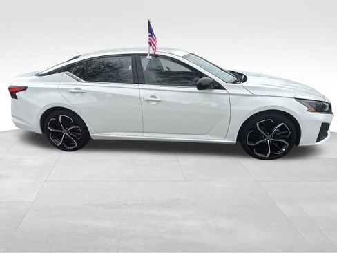 Used 2025 Nissan Altima 2.5 SR image 29