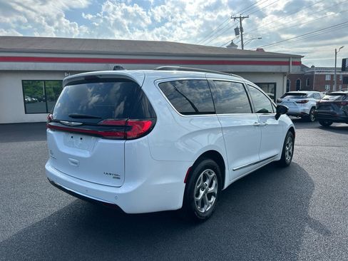 Used 2023 Chrysler Pacifica Limited w/ Uconnect Theater Family Group AWD/4WD image 5