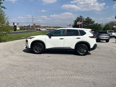 Used 2023 Nissan Rogue S AWD/4WD image 2