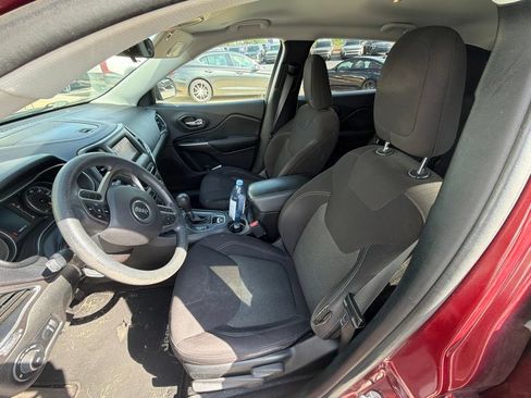 Used 2019 Jeep Cherokee Latitude w/ Popular Appearance Group FWD image 7