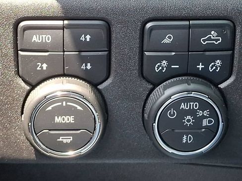 Used 2024 Chevrolet Silverado 2500 High Country w/ High Country Premium Package AWD/4WD image 23