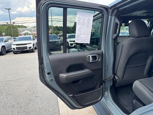 Used 2024 Jeep Wrangler Unlimited Sahara w/ Technology Group AWD/4WD image 19