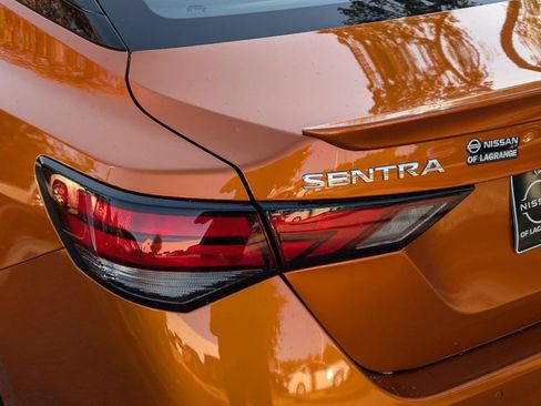 Certified 2025 Nissan Sentra SR FWD image 8