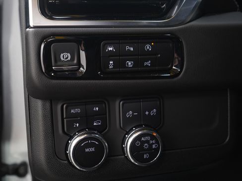 Used 2025 GMC Yukon Denali AWD/4WD image 31