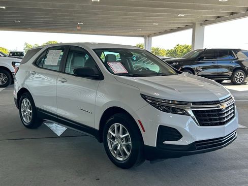 Used 2022 Chevrolet Equinox LS image 3