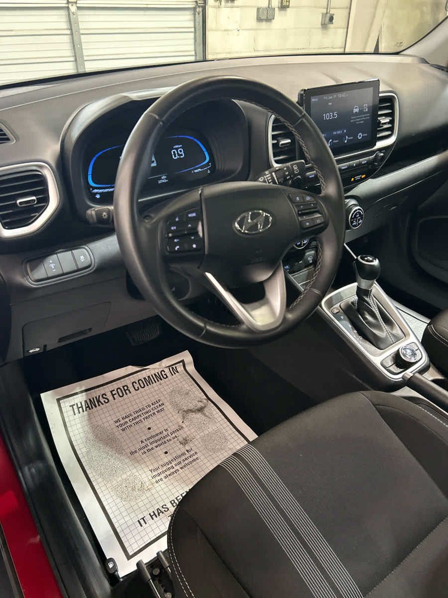 Used 2025 Hyundai Venue SEL FWD image 8