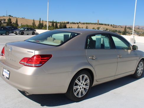 Used 2007 Toyota Avalon Limited FWD image 3