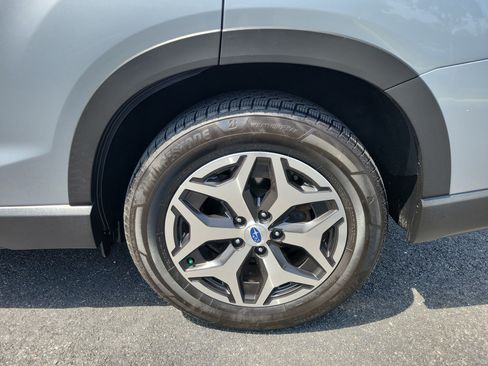 Used 2020 Subaru Forester Premium AWD/4WD image 8