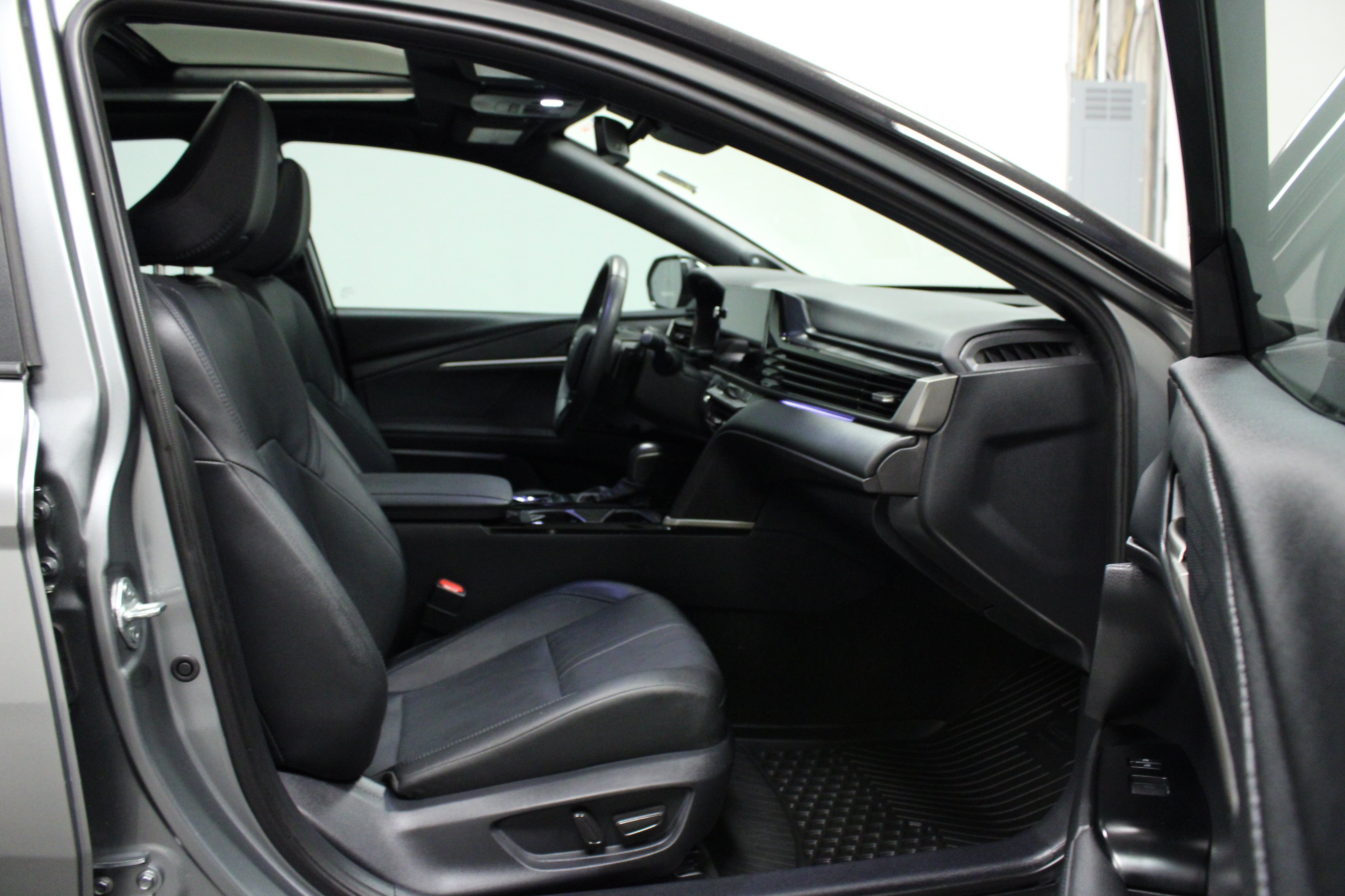 Used 2025 Toyota Camry XSE AWD/4WD image 15