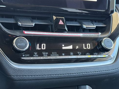 Used 2024 Toyota Corolla Cross XLE FWD image 19