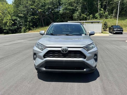 Used 2019 Toyota RAV4 XLE FWD image 2