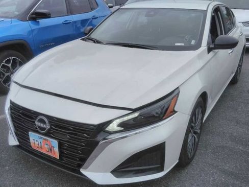 Used 2024 Nissan Altima 2.5 SV FWD image 1