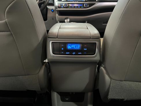 Used 2017 Toyota Highlander XLE AWD/4WD image 31