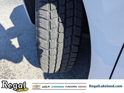 Used 2024 Chrysler Pacifica Select image 31