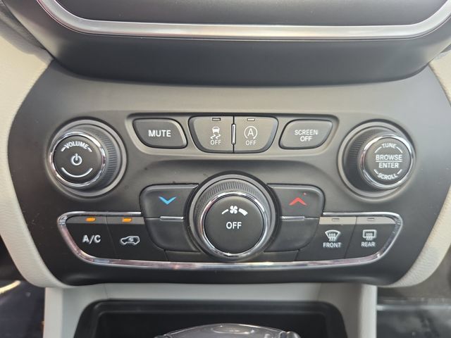 Used 2021 Jeep Cherokee Latitude Lux w/ Sun & Sound Group AWD/4WD image 23