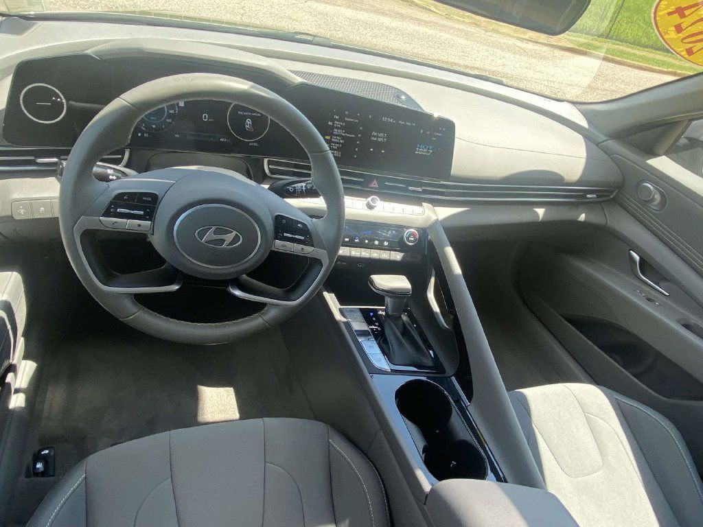 Used 2024 Hyundai Elantra SEL w/ Convenience Package FWD image 15