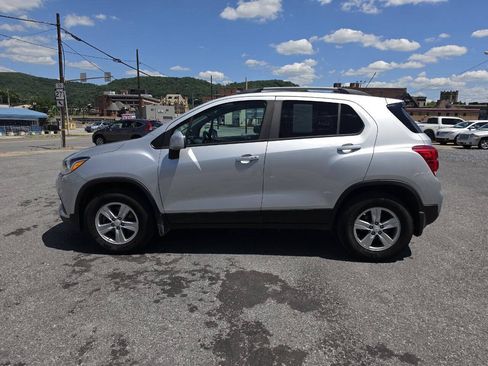 Used 2021 Chevrolet Trax LT w/ Premium Seat Package AWD/4WD image 5