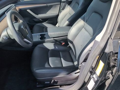 Used 2023 Tesla Model 3 Standard Range image 9