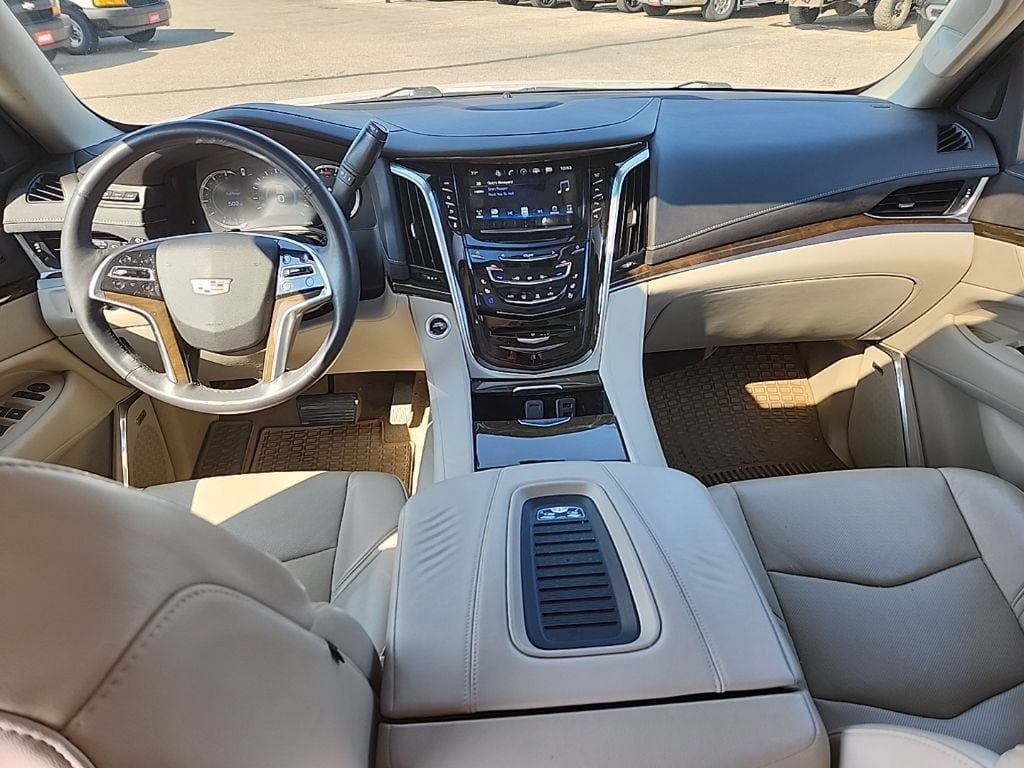 Certified 2018 Cadillac Escalade Premium Luxury AWD/4WD image 37
