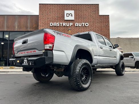 Used 2016 Toyota Tacoma TRD Off-Road image 6
