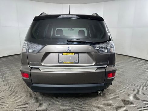 Used 2011 Mitsubishi Outlander SE image 4