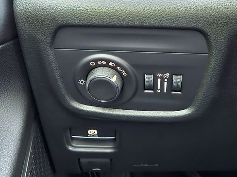 New 2025 Jeep Grand Cherokee L Laredo image 22