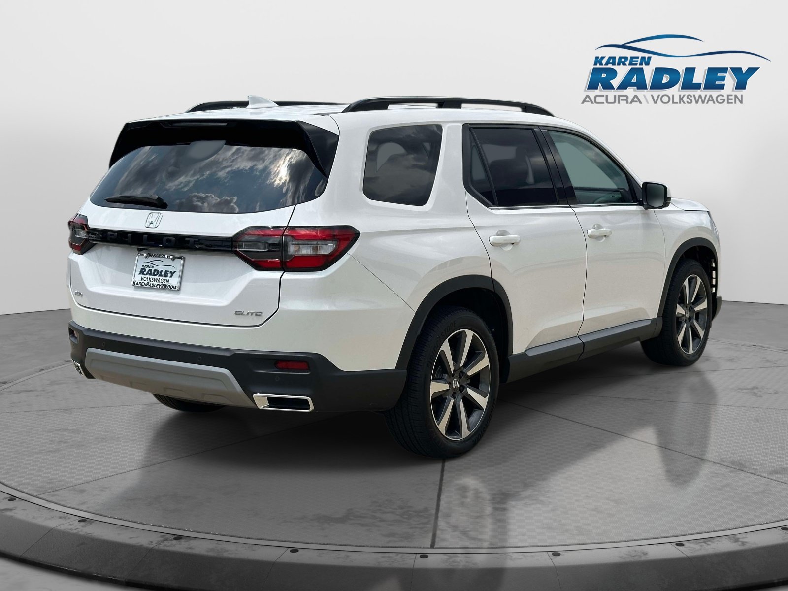 Used 2025 Honda Pilot Elite image 2