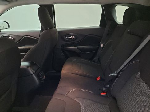 Used 2021 Jeep Cherokee Latitude image 18