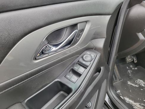 Used 2023 Chevrolet Traverse LT image 7