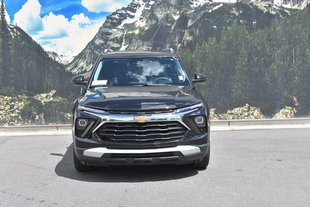Used 2024 Chevrolet TrailBlazer LT w/ Driver Confidence Package FWD image 5