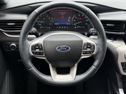 Used 2022 Ford Explorer XLT w/ Equipment Group 202A RWD image 16