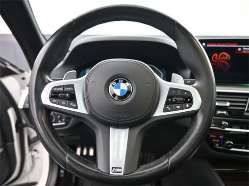 Used 2022 BMW 540i w/ Executive Package image 2